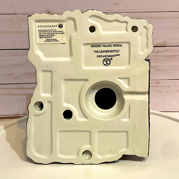 DEPARTMENT 56 - The Leather Bottle - Heritage Village - Dickens Village - Picture 7 of 10